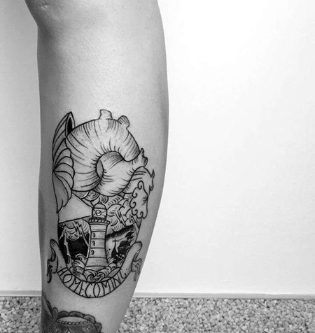 线条小腿心脏灯塔纹身图案