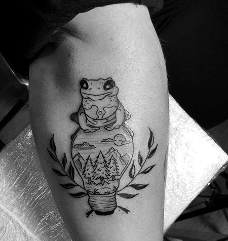 线条大腿灯泡青蛙纹身图案