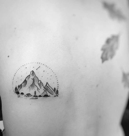 小清新后背山纹身图案