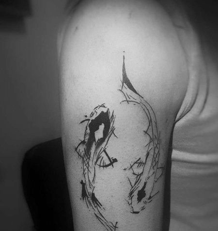 线条大臂鱼纹身图案