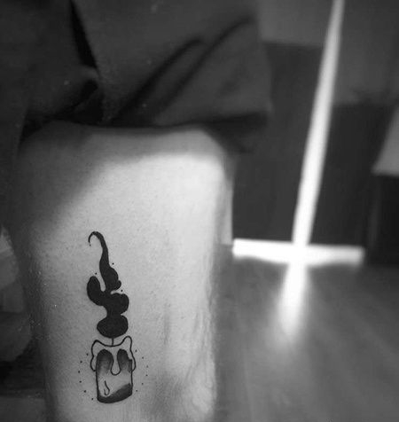 线条大腿蜡烛纹身图案