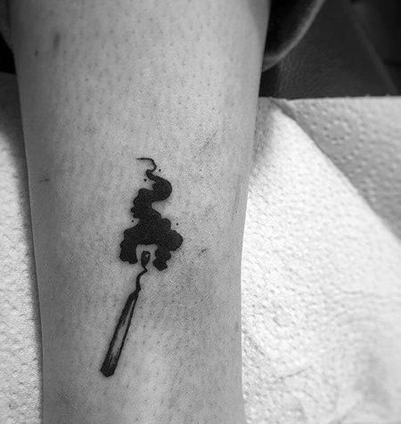 小腿火柴纹身图案