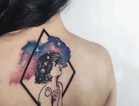 水彩后背人像纹身图案