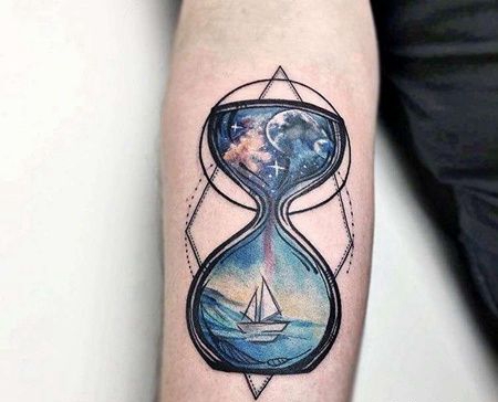 水彩小臂沙漏纹身图案