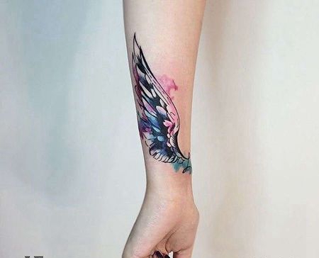 水彩小臂翅膀纹身图案