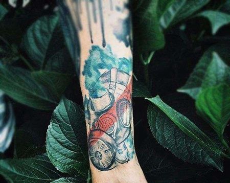 水彩小臂面具纹身图案