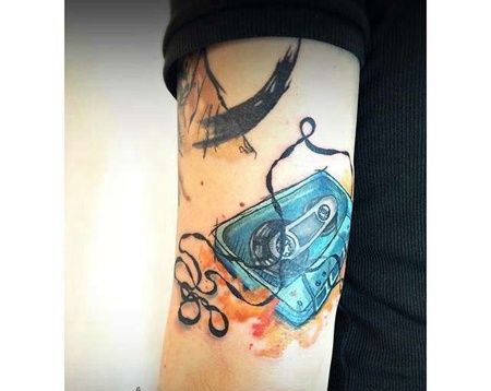 水彩大臂卡带纹身图案