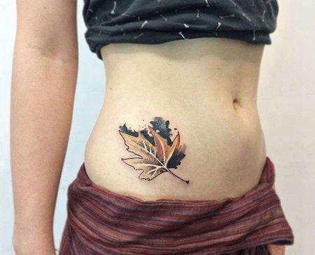 水彩腹部叶子纹身图案