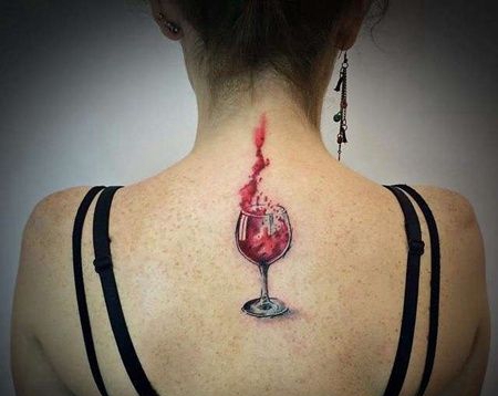 水彩后背酒杯纹身图案