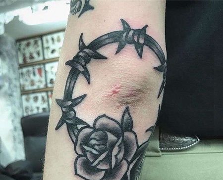 Old School胳膊肘玫瑰铁蒺藜纹身图案