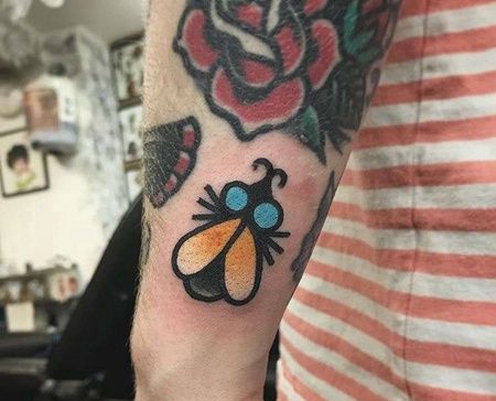 Old School小臂昆虫纹身图案