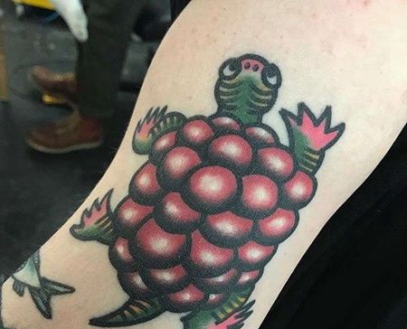 Old School大臂乌龟纹身图案