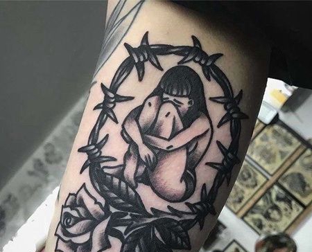 Old School大臂女人铁蒺藜纹身图案