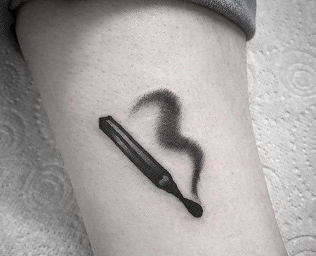 大腿火柴纹身图案