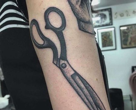 Old School小臂剪刀纹身图案