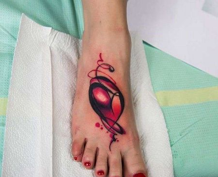 水彩脚背心纹身图案