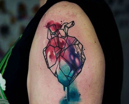 水彩大臂心脏纹身图案
