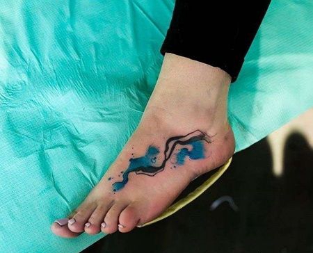水彩脚背纹身图案