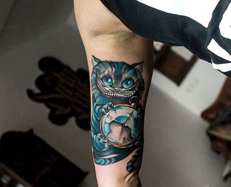 水彩大臂猫钟表纹身图案