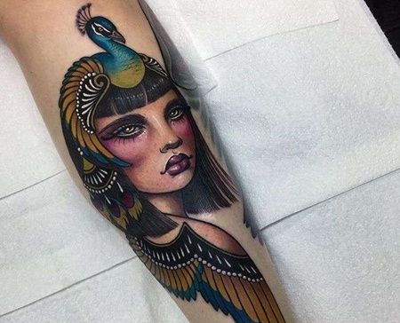 New School大臂女人孔雀纹身图案