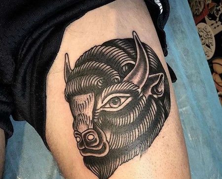 日式大腿牛纹身图案