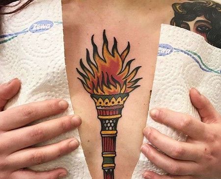 Old School前胸火炬纹身图案