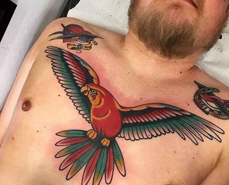 Old School前胸鹦鹉纹身图案