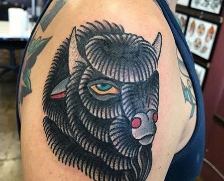 Old School大臂羊纹身图案