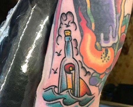 Old School小臂玻璃瓶纹身图案