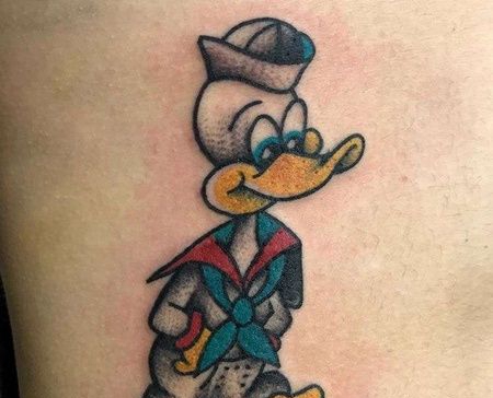 Old School大腿唐老鸭纹身图案