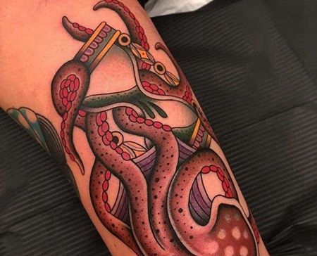 Old School大腿章鱼纹身图案