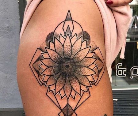 点刺大腿向日葵纹身图案