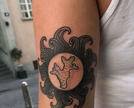 Old School大臂珊瑚纹身图案