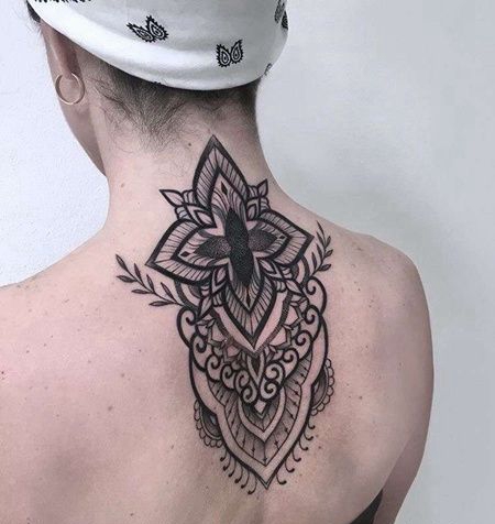 几何后颈繁花纹身图案