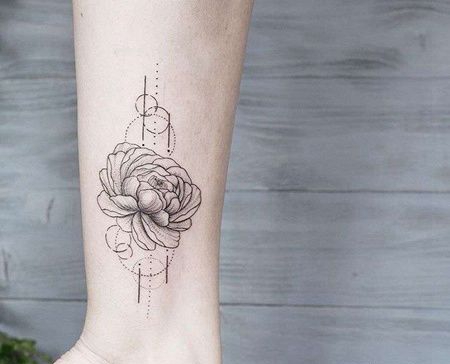 点线脚踝花卉纹身图案