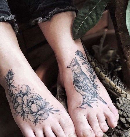 点线脚背花卉鸟纹身图案