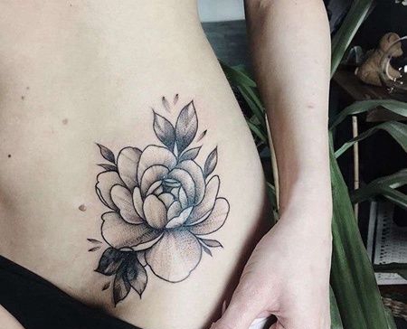 点线腹部玫瑰纹身图案