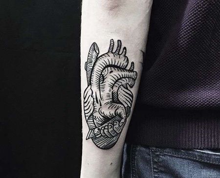 线条小臂心脏纹身图案