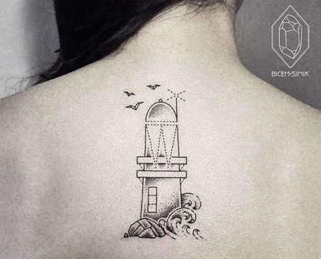 点线后背灯塔纹身图案
