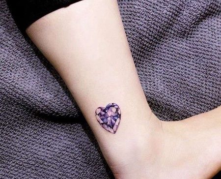 写实小腿宝石纹身图案