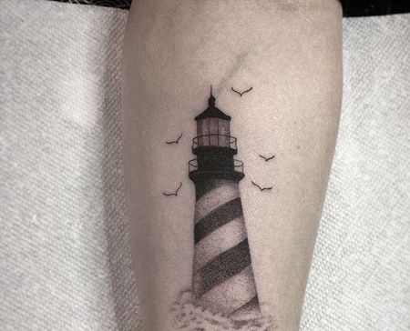 点刺小腿灯塔纹身图案