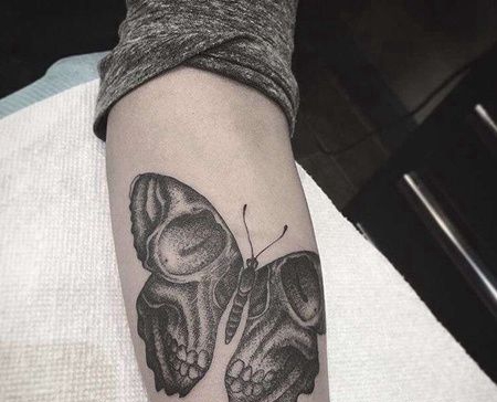点刺小腿蝴蝶骷髅纹身图案