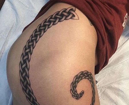 Old School大腿锁链纹身图案