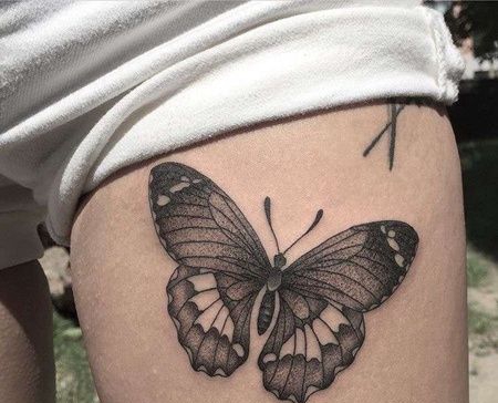 点刺大腿蝴蝶纹身图案