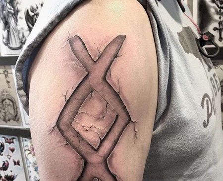 写实大臂纹身图案