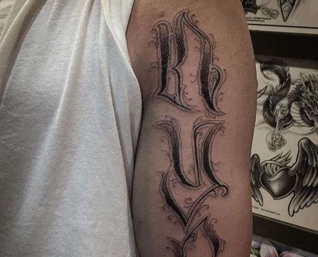 花体字大臂纹身图案