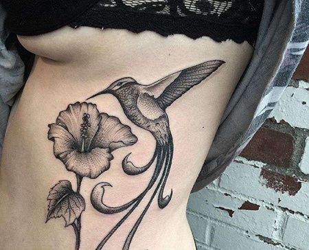 点刺侧腰花卉鸟纹身图案