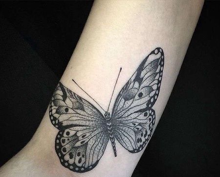 点刺大臂蝴蝶纹身图案