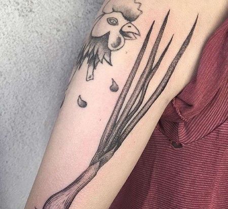 点线大臂葱纹身图案