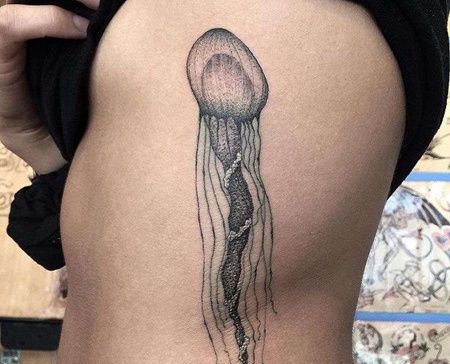 点刺侧腰水母纹身图案